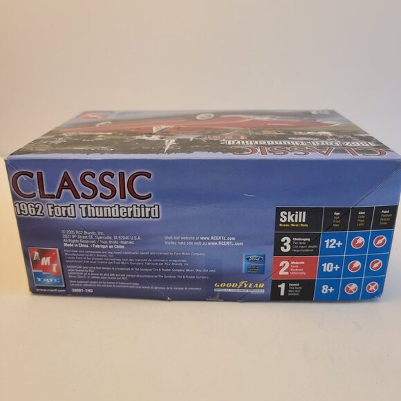 AMT 1962 Ford Thunderbird Model KIT 30081 1/25  open box - Picture 3 of 9